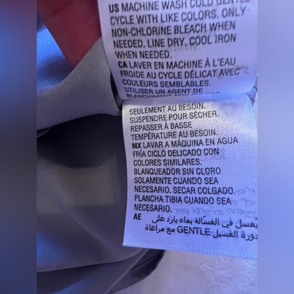 And NOW This crop to cami gray sleeveless with a pleat design on the front XL - Picture 14 of 16